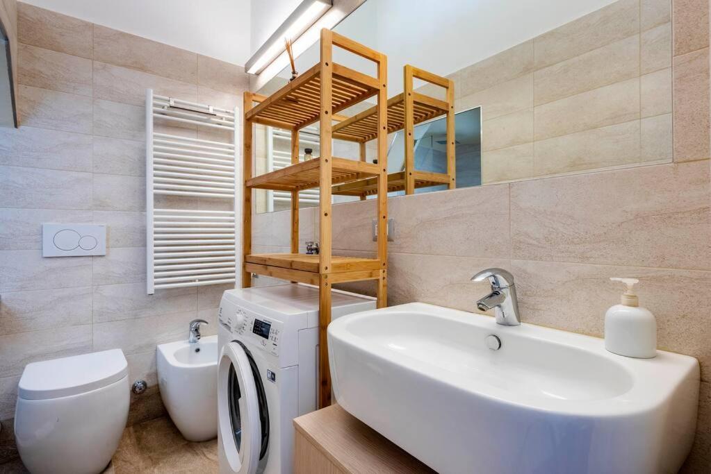 Luvi - Bertani Apartment Milan Bagian luar foto
